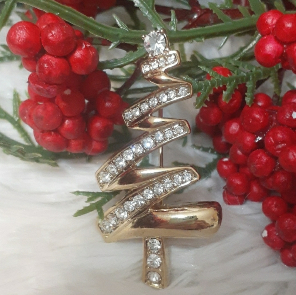 MONET Gold Sparkly Christmas Tree Brooch Pin NWOT